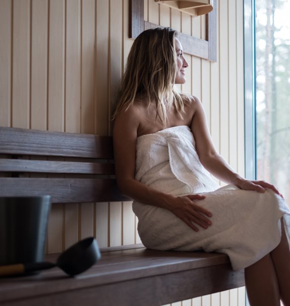Πώς η σάουνα μπορεί να ωφελήσει πραγματικά την υγεία σου