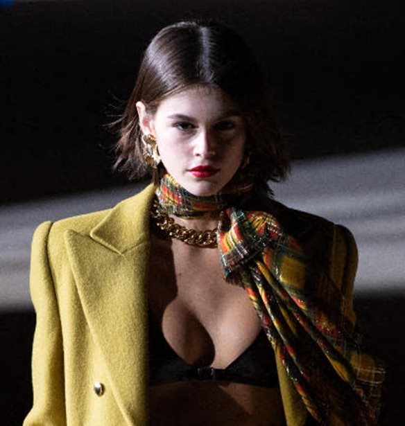 &#x397; Kaia Gerber &#x3AD;&#x3BA;&#x3B1;&#x3BD;&#x3B5; &#x3C4;&#x3BF; it &#x3BA;&#x3BF;&#x3CD;&#x3C1;&#x3B5;&#x3BC;&#x3B1; &#x3C4;&#x3B7;&#x3C2; &#x3C7;&#x3C1;&#x3BF;&#x3BD;&#x3B9;&#x3AC;&#x3C2;