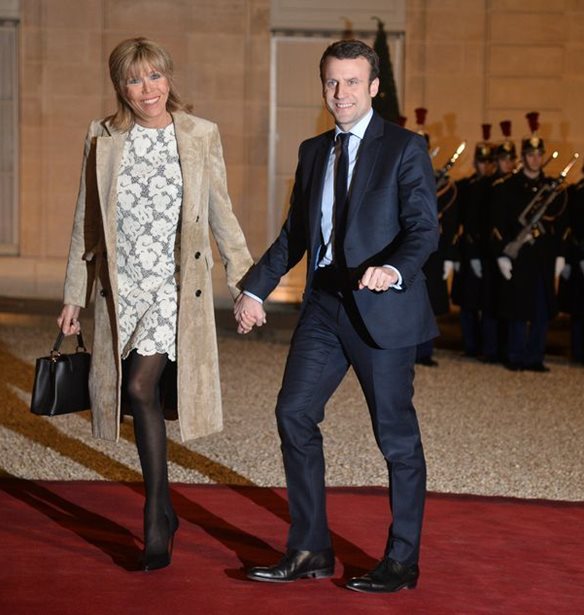 Brigitte Macron: &#x3A4;&#x3BF; &#x3BC;&#x3BF;&#x3BD;&#x3B1;&#x3B4;&#x3B9;&#x3BA;&#x3CC; &#x3C3;&#x3C4;&#x3C5;&#x3BB; &#x3C4;&#x3B7;&#x3C2; &#x3A0;&#x3C1;&#x3CE;&#x3C4;&#x3B7;&#x3C2; &#x39A;&#x3C5;&#x3C1;&#x3AF;&#x3B1;&#x3C2; &#x3C4;&#x3B7;&#x3C2; &#x393;&#x3B1;&#x3BB;&#x3BB;&#x3AF;&#x3B1;&#x3C2;