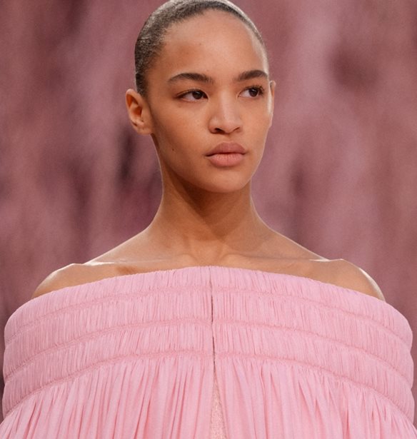 Chanel Haute Couture SS26 | Η girly τάση στο μακιγιάζ χειλιών που επικράτησε στο catwalk