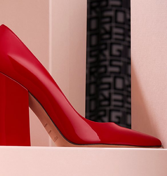 &#x388;&#x3C6;&#x3C5;&#x3B3;&#x3B5; &#x3B1;&#x3C0;&#x3CC; &#x3C4;&#x3B7; &#x3B6;&#x3C9;&#x3AE; &#x3BF; Sergio Rossi