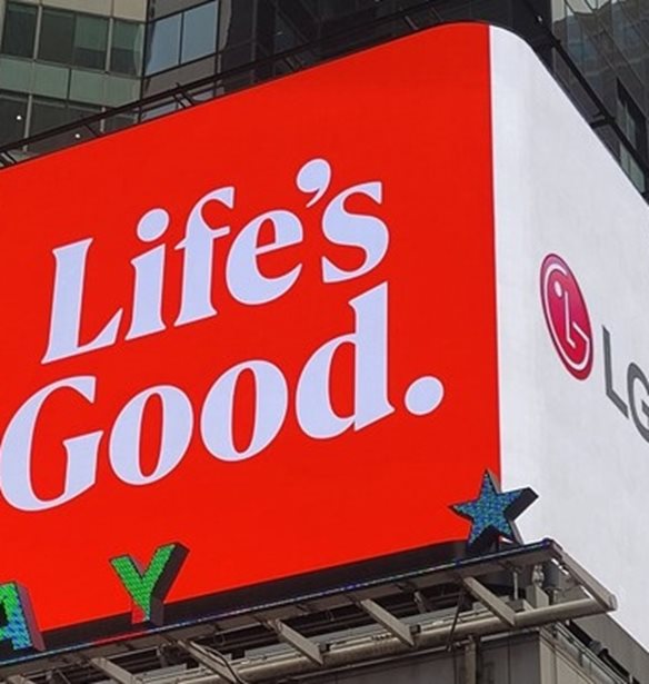 Life&#x2019;s Good: &#x397; LG &#x3C7;&#x3B1;&#x3BC;&#x3BF;&#x3B3;&#x3B5;&#x3BB;&#x3AC;&#x3B5;&#x3B9; &#x3C3;&#x3C4;&#x3BF;&#x3BD; &#x3BA;&#x3CC;&#x3C3;&#x3BC;&#x3BF; &#x3C0;&#x3B1;&#x3C1;&#x3BF;&#x3C5;&#x3C3;&#x3B9;&#x3AC;&#x3B6;&#x3BF;&#x3BD;&#x3C4;&#x3B1;&#x3C2; &#x3C4;&#x3B7; &#x3BD;&#x3AD;&#x3B1; &#x3C4;&#x3B7;&#x3C2; &#x3C4;&#x3B1;&#x3C5;&#x3C4;&#x3CC;&#x3C4;&#x3B7;&#x3C4;&#x3B1;