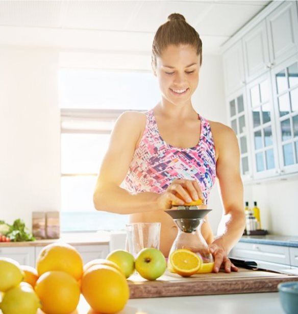 Πώς θα κάνεις φυσικό botox με τροφές που αυξάνουν το κολλαγόνο και τις καλύτερες πηγές βιταμίνης C για να το διατηρήσουν