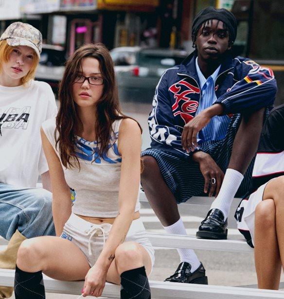 BERSHKA &#x3A7; WNBA | &#x39C;&#x3AF;&#x3B1; capsule &#x3C3;&#x3C5;&#x3BB;&#x3BB;&#x3BF;&#x3B3;&#x3AE; &#x3C0;&#x3BF;&#x3C5; &#x3B5;&#x3BD;&#x3CE;&#x3BD;&#x3B5;&#x3B9; &#x3C4;&#x3B7; &#x3BC;&#x3CC;&#x3B4;&#x3B1; &#x3BC;&#x3B5; &#x3C4;&#x3BF;&#x3BD; &#x3B1;&#x3B8;&#x3BB;&#x3B7;&#x3C4;&#x3B9;&#x3C3;&#x3BC;&#x3CC;