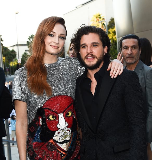 &#x393;&#x3B9;&#x3B1;&#x3C4;&#x3AF; &#x3B7; &#x3B5;&#x3C0;&#x3B1;&#x3BD;&#x3AD;&#x3BD;&#x3C9;&#x3C3;&#x3B7; &#x3C4;&#x3B7;&#x3C2; Sophie Turner &#x3BA;&#x3B1;&#x3B9; &#x3C4;&#x3BF;&#x3C5; Kit Harington &#x3BA;&#x3AC;&#x3BD;&#x3B5;&#x3B9; &#x3C4;&#x3BF;&#x3C5;&#x3C2; &#x3B8;&#x3B1;&#x3C5;&#x3BC;&#x3B1;&#x3C3;&#x3C4;&#x3AD;&#x3C2; &#x3C4;&#x3BF;&#x3C5;&#x3C2; &#x3BD;&#x3B1; &#x3BD;&#x3B9;&#x3CE;&#x3B8;&#x3BF;&#x3C5;&#x3BD; &#x3AC;&#x3B2;&#x3BF;&#x3BB;&#x3B1;