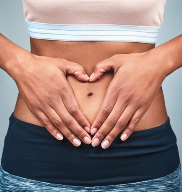 6 λόγοι που συγκεντρώνεται το λίπος στην κοιλιά σου (μήπως στριφογυρίζεις στον ύπνο;)