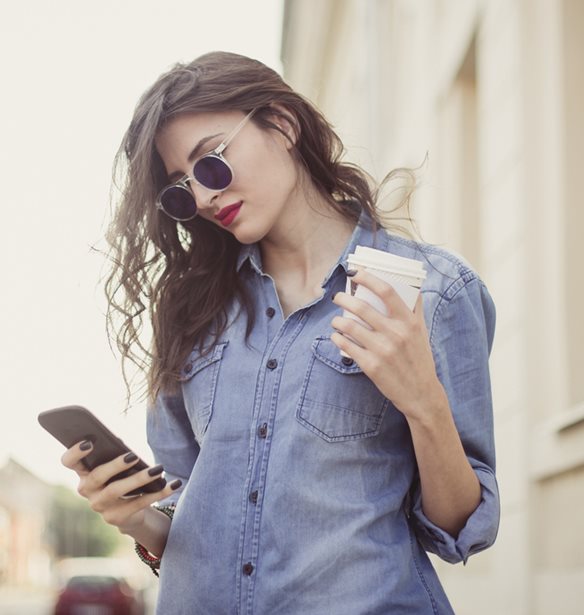 Πώς να φορέσω το τζιν πουκάμισο; 5 ιδέες για διαφορετικά στιλ