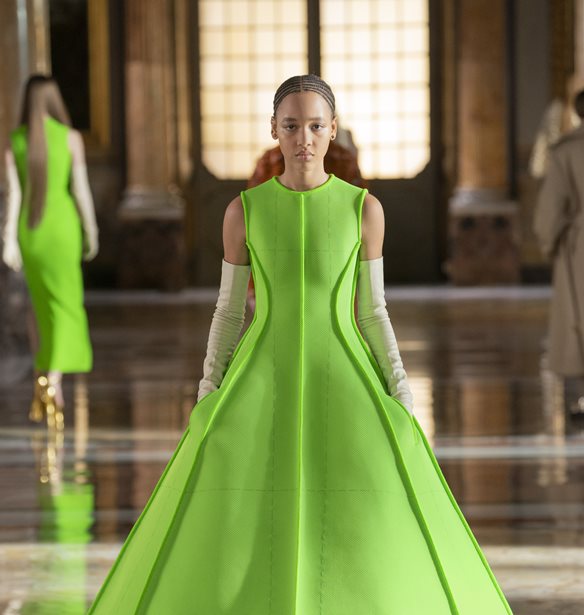 Valentino | &#x39C;&#x3B9;&#x3B1; &#x3C4;&#x3B1;&#x3B9;&#x3BD;&#x3AF;&#x3B1; &#x3BC;&#x3B9;&#x3BA;&#x3C1;&#x3BF;&#x3CD; &#x3BC;&#x3AE;&#x3BA;&#x3BF;&#x3C5;&#x3C2; &#x3BC;&#x3AC;&#x3C2; &#x3B2;&#x3AC;&#x3B6;&#x3B5;&#x3B9; &#x3C3;&#x3C4;&#x3B1; &#x3AC;&#x3B4;&#x3C5;&#x3C4;&#x3B1; &#x3C4;&#x3BF;&#x3C5; &#x3BF;&#x3AF;&#x3BA;&#x3BF;&#x3C5;