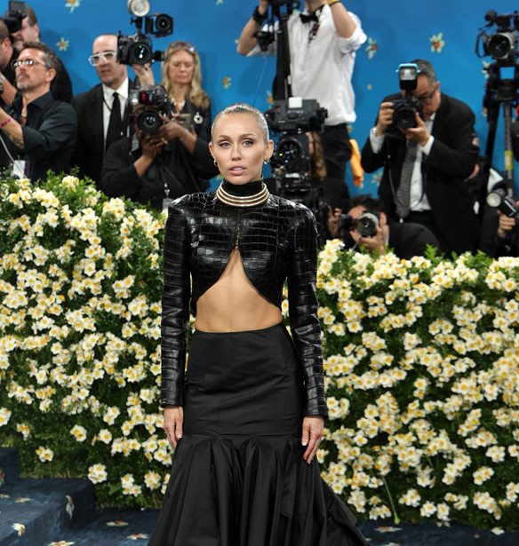 &#x394;&#x3B5;&#x3BD; &#x3B5;&#x3AF;&#x3BD;&#x3B1;&#x3B9; &#x3C4;&#x3BF; &#x3C0;&#x3BB;&#x3AD;&#x3BE;&#x3B9;&#x3BC;&#x3BF;! &#x3A7;&#x3AC;&#x3C1;&#x3B7; &#x3C3;&#x3B5; &#x3B1;&#x3C5;&#x3C4;&#x3CC; &#x3C4;&#x3BF; &#x3C7;&#x3CC;&#x3BC;&#x3C0;&#x3B9; &#x3B7; Miley Cyrus &#x3AD;&#x3C7;&#x3B5;&#x3B9; &#x3BC;&#x3B5;&#x3AF;&#x3BD;&#x3B5;&#x3B9; &#x3BD;&#x3B7;&#x3C6;&#x3AC;&#x3BB;&#x3B9;&#x3B1; &#x3B5;&#x3B4;&#x3CE; &#x3BA;&#x3B1;&#x3B9; 5 &#x3C7;&#x3C1;&#x3CC;&#x3BD;&#x3B9;&#x3B1;