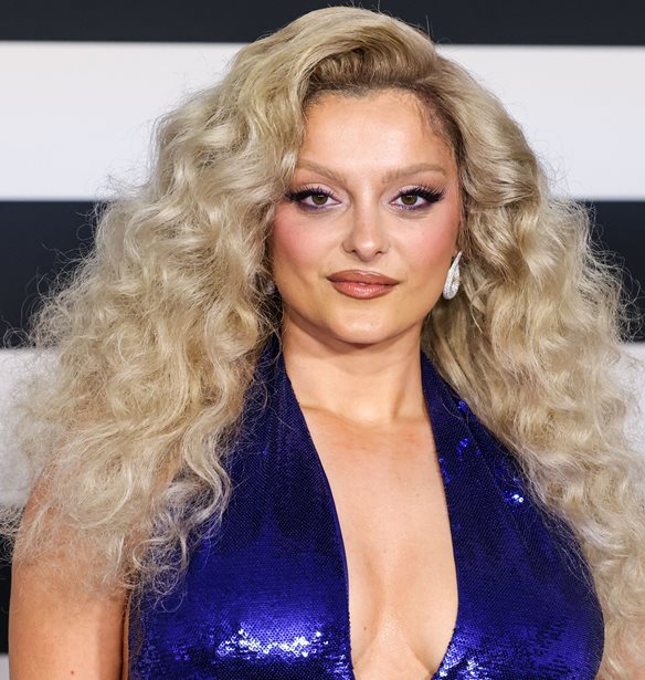 Bebe Rexha | &#x3A4;&#x3B7;&#x3C2; &#x3C0;&#x3AD;&#x3C4;&#x3B1;&#x3BE;&#x3B1;&#x3BD; &#x3BA;&#x3B9;&#x3BD;&#x3B7;&#x3C4;&#x3CC; &#x3C3;&#x3C4;&#x3BF; &#x3C0;&#x3C1;&#x3CC;&#x3C3;&#x3C9;&#x3C0;&#x3BF; &#x3B5;&#x3BD;&#x3CE; &#x3C4;&#x3C1;&#x3B1;&#x3B3;&#x3BF;&#x3C5;&#x3B4;&#x3BF;&#x3CD;&#x3C3;&#x3B5;