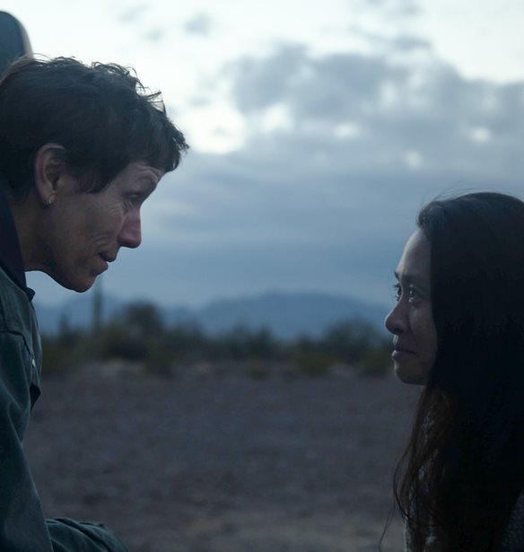 Chlo&#xE9; Zhao | &#x39A;&#x3AD;&#x3C1;&#x3B4;&#x3B9;&#x3C3;&#x3B5; &#x3BA;&#x3B1;&#x3B9; &#x3C4;&#x3BF; &#x3BA;&#x3BF;&#x3C1;&#x3C5;&#x3C6;&#x3B1;&#x3AF;&#x3BF; &#x3B2;&#x3C1;&#x3B1;&#x3B2;&#x3B5;&#x3AF;&#x3BF; &#x3C4;&#x3B7;&#x3C2; &#x388;&#x3BD;&#x3C9;&#x3C3;&#x3B7;&#x3C2; &#x391;&#x3BC;&#x3B5;&#x3C1;&#x3B9;&#x3BA;&#x3B1;&#x3BD;&#x3CE;&#x3BD; &#x3A3;&#x3BA;&#x3B7;&#x3BD;&#x3BF;&#x3B8;&#x3B5;&#x3C4;&#x3CE;&#x3BD;