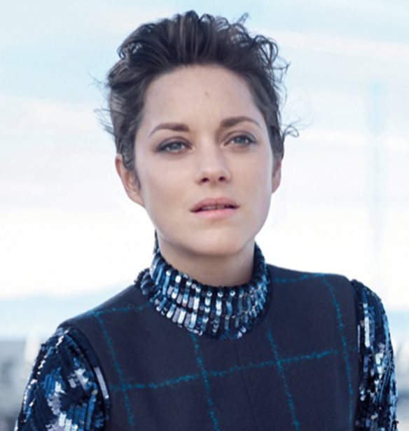 Marion Cotillard: &#x388;&#x3C6;&#x3B5;&#x3C1;&#x3B5; &#x3C3;&#x3C4;&#x3BF; &#x3BA;&#x3CC;&#x3C3;&#x3BC;&#x3BF; &#x3C4;&#x3BF; &#x3B4;&#x3B5;&#x3CD;&#x3C4;&#x3B5;&#x3C1;&#x3BF; &#x3C0;&#x3B1;&#x3B9;&#x3B4;&#x3AF; &#x3C4;&#x3B7;&#x3C2;