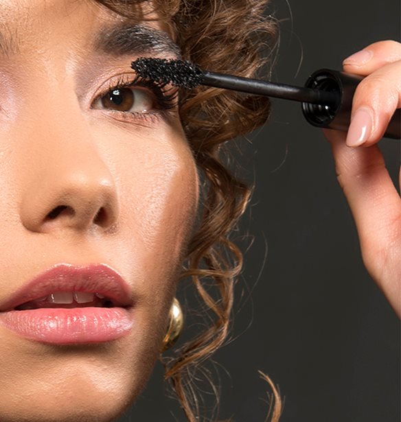 YSL Beauty Stories | H Μαριτίνα Τσελέντη συστήνεται μέσα από τα δικά της αγαπημένα makeup looks για τις γιορτές