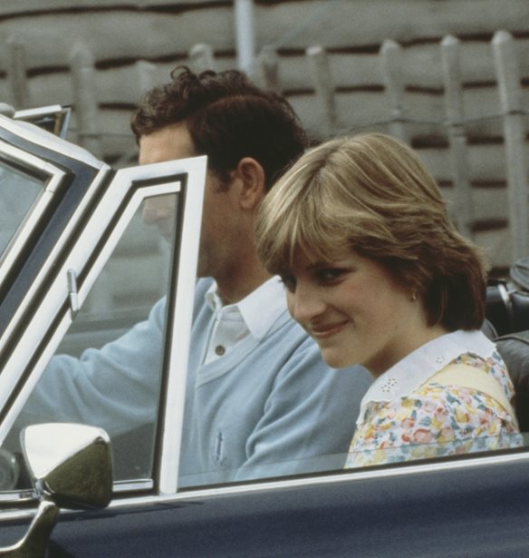 To &#x3B5;&#x3BC;&#x3B2;&#x3BB;&#x3B7;&#x3BC;&#x3B1;&#x3C4;&#x3B9;&#x3BA;&#x3CC; look &#x3C4;&#x3B7;&#x3C2; &#x3C0;&#x3C1;&#x3B9;&#x3B3;&#x3BA;&#x3AF;&#x3C0;&#x3B9;&#x3C3;&#x3C3;&#x3B1;&#x3C2; Diana &#x3B5;&#x3BC;&#x3C0;&#x3BD;&#x3AD;&#x3B5;&#x3B9; &#x3C4;&#x3B7;&#x3BD; &#x3BA;&#x3B1;&#x3C0;&#x3B9;&#x3C4;&#x3BF;&#x3BD;&#x3AD; &#x3C4;&#x3C3;&#x3AC;&#x3BD;&#x3C4;&#x3B1; &#x3C0;&#x3BF;&#x3C5; &#x3C3;&#x3B1;&#x3C1;&#x3CE;&#x3BD;&#x3B5;&#x3B9; &#x3C3;&#x3C4;&#x3B7; Zara