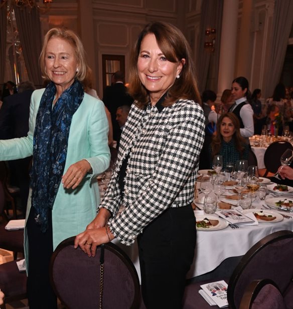 Carole Middleton | &#x391;&#x3C5;&#x3C4;&#x3CC; &#x3C4;&#x3BF; &#x3C3;&#x3C4;&#x3BF;&#x3B9;&#x3C7;&#x3B5;&#x3AF;&#x3BF; &#x3C3;&#x3C4;&#x3B7; &#x3BD;&#x3AD;&#x3B1; &#x3C4;&#x3B7;&#x3C2; &#x3AD;&#x3BE;&#x3BF;&#x3B4;&#x3BF; &#x3C0;&#x3C1;&#x3CC;&#x3B4;&#x3C9;&#x3C3;&#x3B5; &#x3C4;&#x3B9;&#x3C2; luxury &#x3B4;&#x3B9;&#x3B1;&#x3BA;&#x3BF;&#x3C0;&#x3AD;&#x3C2; &#x3C4;&#x3B7;&#x3C2; &#x3C3;&#x3C4;&#x3BF; Mustique