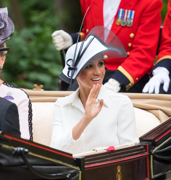 Royal Ascot 2018 | &#x397; &#x3B5;&#x3BD;&#x3C4;&#x3C5;&#x3C0;&#x3C9;&#x3C3;&#x3B9;&#x3B1;&#x3BA;&#x3AE; &#x3AC;&#x3C6;&#x3B9;&#x3BE;&#x3B7; &#x3C4;&#x3B7;&#x3C2; Meghan Markle &#x3C4;&#x3B7;&#x3BD; 1&#x3B7; &#x3B7;&#x3BC;&#x3AD;&#x3C1;&#x3B1; &#x3C4;&#x3C9;&#x3BD; &#x3B9;&#x3C0;&#x3C0;&#x3BF;&#x3B4;&#x3C1;&#x3BF;&#x3BC;&#x3B9;&#x3CE;&#x3BD;