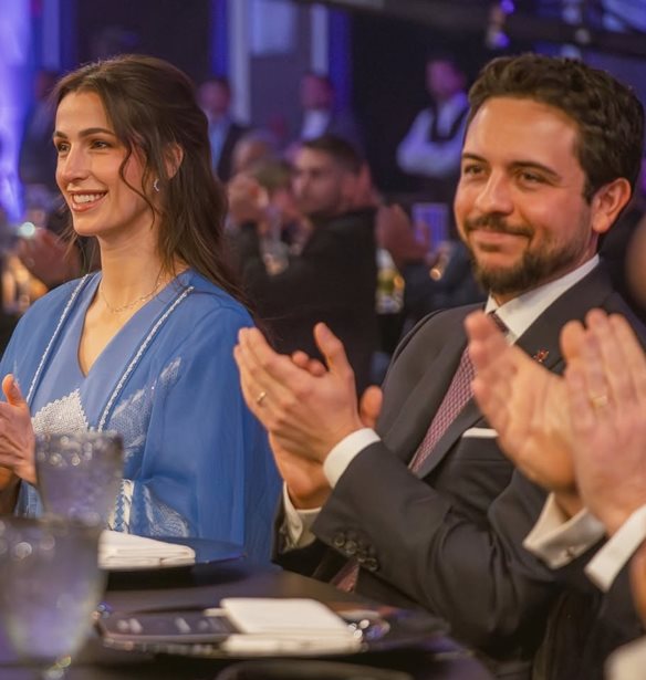 &#x3A0;&#x3CE;&#x3C2; &#x3B7; Rajwa &#x3C4;&#x3B7;&#x3C2; &#x399;&#x3BF;&#x3C1;&#x3B4;&#x3B1;&#x3BD;&#x3AF;&#x3B1;&#x3C2; &#x3C3;&#x3C5;&#x3BD;&#x3B4;&#x3CD;&#x3B1;&#x3C3;&#x3B5; &#x3C4;&#x3B7;&#x3BD; &#x3C0;&#x3B1;&#x3C1;&#x3B1;&#x3B4;&#x3BF;&#x3C3;&#x3B9;&#x3B1;&#x3BA;&#x3AE; &#x3B1;&#x3BC;&#x3C0;&#x3AC;&#x3B3;&#x3B9;&#x3B1; &#x3BC;&#x3B5; &#x3C0;&#x3BF;&#x3BB;&#x3C5;&#x3C4;&#x3B5;&#x3BB;&#x3AD;&#x3C2; &#x3B1;&#x3BE;&#x3B5;&#x3C3;&#x3BF;&#x3C5;&#x3AC;&#x3C1; &#x3B9;&#x3C4;&#x3B1;&#x3BB;&#x3B9;&#x3BA;&#x3AE;&#x3C2; &#x3C5;&#x3C0;&#x3BF;&#x3B3;&#x3C1;&#x3B1;&#x3C6;&#x3AE;&#x3C2;