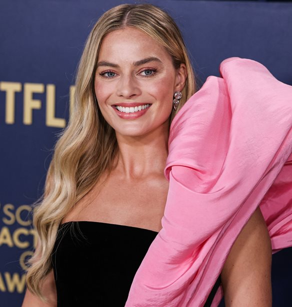 Margot Robbie | &#x39C;&#x3B5; &#x3C0;&#x3B9;&#x3BF; &#x3BA;&#x3BF;&#x3BD;&#x3C4;&#x3AC; &#x3BC;&#x3B1;&#x3BB;&#x3BB;&#x3B9;&#x3AC; &#x3B1;&#x3C0;&#x3CC; &#x3C0;&#x3BF;&#x3C4;&#x3AD;, &#x3C4;&#x3BF; &#x3BD;&#x3AD;&#x3BF; &#x3C4;&#x3B7;&#x3C2; &#x3BA;&#x3BF;&#x3CD;&#x3C1;&#x3B5;&#x3BC;&#x3B1; &#x3B4;&#x3B5;&#x3AF;&#x3C7;&#x3BD;&#x3B5;&#x3B9; &#x3C3;&#x3CD;&#x3B3;&#x3C7;&#x3C1;&#x3BF;&#x3BD;&#x3BF; &#x3BA;&#x3B1;&#x3B9; classy