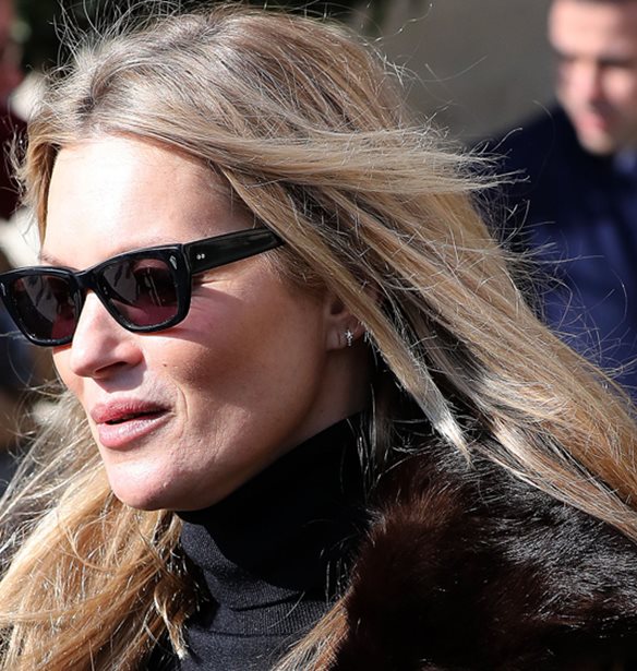 Kate Moss | &#x39A;&#x3AC;&#x3B8;&#x3B5; &#x3B4;&#x3C1;&#x3CC;&#x3BC;&#x3BF;&#x3C2; &#x3B5;&#x3AF;&#x3BD;&#x3B1;&#x3B9; &#x3AD;&#x3BD;&#x3B1; catwalk &#x3BA;&#x3B1;&#x3B9; &#x3B1;&#x3C5;&#x3C4;&#x3AE; &#x3B7; &#x3B5;&#x3BC;&#x3C6;&#x3AC;&#x3BD;&#x3B9;&#x3C3;&#x3B7; &#x3C4;&#x3BF; &#x3B1;&#x3C0;&#x3BF;&#x3B4;&#x3B5;&#x3B9;&#x3BA;&#x3BD;&#x3CD;&#x3B5;&#x3B9;