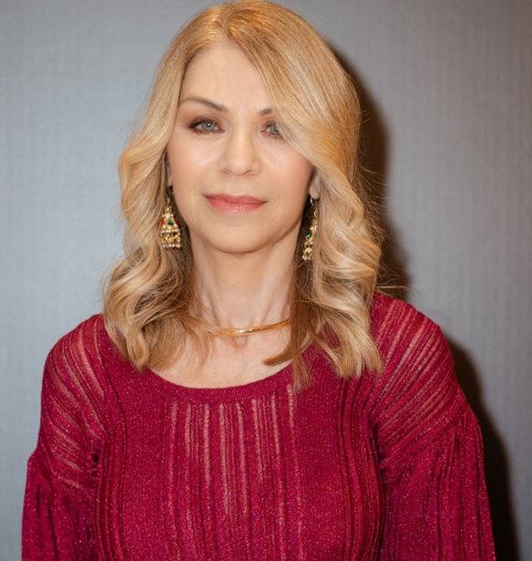 &#x397; &#x388;&#x3BB;&#x3BB;&#x3B7; &#x3A3;&#x3C4;&#x3AC;&#x3B7; &#x3BC;&#x3B5; glittery &#x3BC;&#x3C0;&#x3BF;&#x3C1;&#x3BD;&#x3C4;&#x3CC; top &#x3BA;&#x3B1;&#x3B9; &#x3BC;&#x3B1;&#x3CD;&#x3C1;&#x3BF; &#x3B4;&#x3B5;&#x3C1;&#x3BC;&#x3AC;&#x3C4;&#x3B9;&#x3BD;&#x3BF; &#x3C0;&#x3B1;&#x3BD;&#x3C4;&#x3B5;&#x3BB;&#x3CC;&#x3BD;&#x3B9; &#x3C3;&#x3B5; fashion event