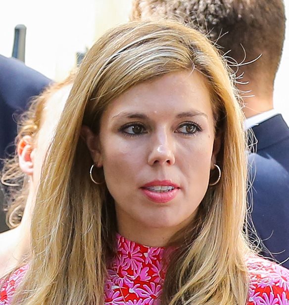 &#x397; &#x3B5;&#x3B3;&#x3BA;&#x3C5;&#x3BC;&#x3BF;&#x3BD;&#x3BF;&#x3CD;&#x3C3;&#x3B1; Carrie Johnson &#x3BC;&#x3B5; &#x3B5;&#x3BD;&#x3C4;&#x3C5;&#x3C0;&#x3C9;&#x3C3;&#x3B9;&#x3B1;&#x3BA;&#x3CC; look &#x3C3;&#x3C4;&#x3B7; &#x3A1;&#x3CE;&#x3BC;&#x3B7;