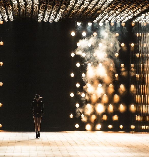 Saint Laurent Φθινόπωρο/ Χειμώνας 2018-19 | Total Black &amp; Sexy