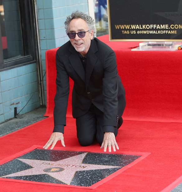 &#x39F; Tim Burton &#x3C0;&#x3B1;&#x3C1;&#x3AD;&#x3BB;&#x3B1;&#x3B2;&#x3B5; &#x3C4;&#x3BF; &#x3B4;&#x3B9;&#x3BA;&#x3CC; &#x3C4;&#x3BF;&#x3C5; &#x3B1;&#x3C3;&#x3C4;&#x3AD;&#x3C1;&#x3B9; &#x3C3;&#x3C4;&#x3B7; &#x39B;&#x3B5;&#x3C9;&#x3C6;&#x3CC;&#x3C1;&#x3BF; &#x3C4;&#x3B7;&#x3C2; &#x394;&#x3CC;&#x3BE;&#x3B1;&#x3C2; &#x3BA;&#x3B1;&#x3B9; &#x3B7; Monica Bellucci &#x3AE;&#x3C4;&#x3B1;&#x3BD; &#x3C6;&#x3C5;&#x3C3;&#x3B9;&#x3BA;&#x3AC; &#x3B5;&#x3BA;&#x3B5;&#x3AF;