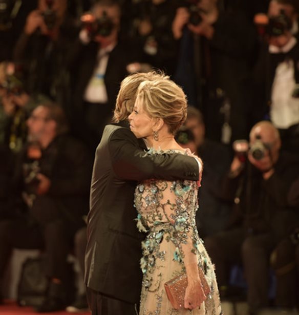 &#x3A6;&#x3B5;&#x3C3;&#x3C4;&#x3B9;&#x3B2;&#x3AC;&#x3BB; &#x392;&#x3B5;&#x3BD;&#x3B5;&#x3C4;&#x3AF;&#x3B1;&#x3C2; &#x2019;17: Jane Fonda &#x3BA;&#x3B1;&#x3B9; Robert Redford &#x3BC;&#x3B1;&#x3B6;&#x3AF; &#x3C3;&#x3C4;&#x3BF; &#x3BA;&#x3CC;&#x3BA;&#x3BA;&#x3B9;&#x3BD;&#x3BF; &#x3C7;&#x3B1;&#x3BB;&#x3AF;!