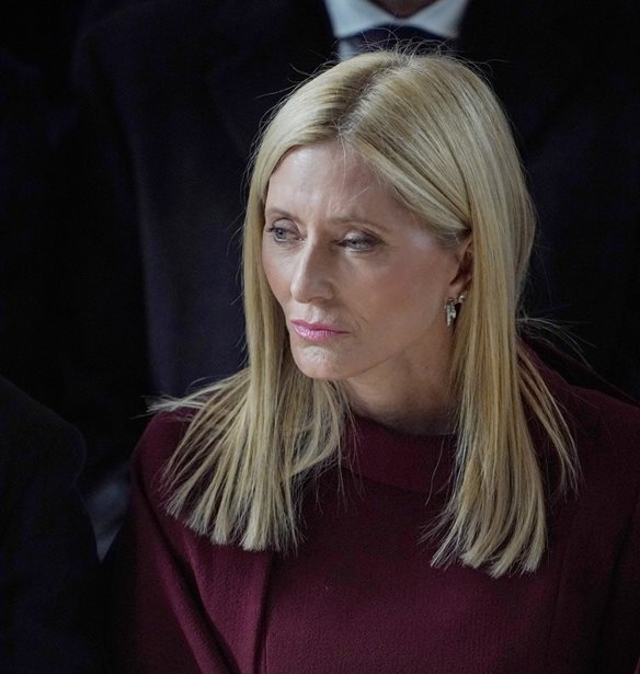 &#x3A4;&#x3B1; &#x3C0;&#x3B1;&#x3C0;&#x3BF;&#x3CD;&#x3C4;&#x3C3;&#x3B9;&#x3B1; &#x3C0;&#x3BF;&#x3C5; &#x3B5;&#x3BC;&#x3C0;&#x3B9;&#x3C3;&#x3C4;&#x3B5;&#x3CD;&#x3B5;&#x3C4;&#x3B1;&#x3B9; &#x3B7; Marie- Chantal &#x3B3;&#x3B9;&#x3B1; &#x3C4;&#x3B9;&#x3C2; &#x3BA;&#x3BF;&#x3BC;&#x3C8;&#x3AD;&#x3C2; &#x3B5;&#x3BC;&#x3C6;&#x3B1;&#x3BD;&#x3AF;&#x3C3;&#x3B5;&#x3B9;&#x3C2; &#x3C4;&#x3B7;&#x3C2;