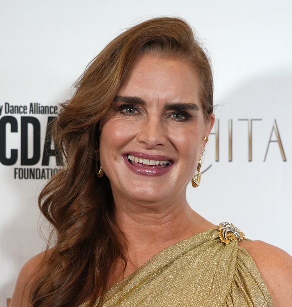H Brooke Shields &#x3BC;&#x3BF;&#x3B9;&#x3C1;&#x3AC;&#x3B6;&#x3B5;&#x3C4;&#x3B1;&#x3B9; &#x3C4;&#x3BF; &#x3B4;&#x3B9;&#x3BA;&#x3CC; &#x3C4;&#x3B7;&#x3C2; tip &#x3B3;&#x3B9;&#x3B1; &#x3C4;&#x3BF; &#x3C0;&#x3CE;&#x3C2; &#x3B8;&#x3B1; &#x3AD;&#x3C7;&#x3BF;&#x3C5;&#x3BC;&#x3B5; &#x3C6;&#x3B1;&#x3BD;&#x3C4;&#x3B1;&#x3C3;&#x3C4;&#x3B9;&#x3BA;&#x3AC; &#x3C6;&#x3C1;&#x3CD;&#x3B4;&#x3B9;&#x3B1;