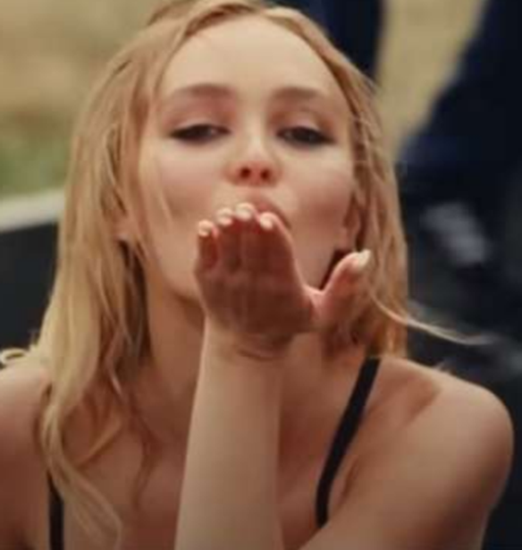 The Idol | &#x3A4;&#x3BF; &#x3C4;&#x3C1;&#x3AD;&#x3B9;&#x3BB;&#x3B5;&#x3C1; &#x3C4;&#x3B7;&#x3C2; &#x3C3;&#x3B5;&#x3B9;&#x3C1;&#x3AC;&#x3C2; &#x3BC;&#x3B5; &#x3C4;&#x3BF;&#x3C5;&#x3C2; The Weeknd &#x3BA;&#x3B1;&#x3B9; Lily Rose Depp