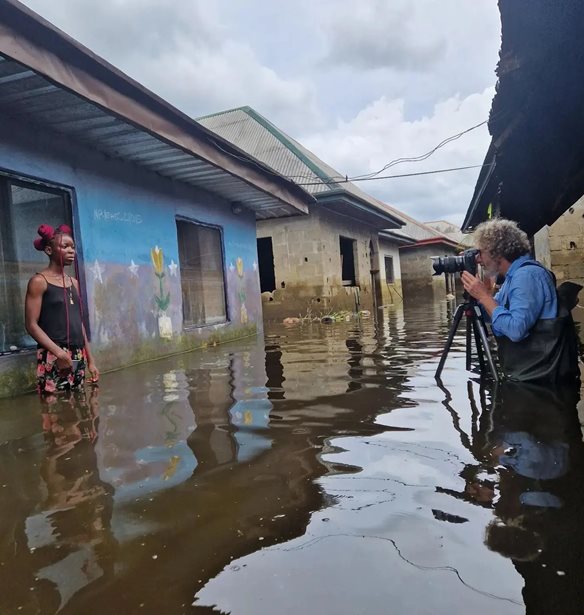 &#x39F; Gideon Mendel &#x3C6;&#x3C9;&#x3C4;&#x3BF;&#x3B3;&#x3C1;&#x3B1;&#x3C6;&#x3AF;&#x3B6;&#x3B5;&#x3B9; &#x3CC;&#x3C3;&#x3BF;&#x3C5;&#x3C2; &#x3B5;&#x3C0;&#x3B9;&#x3B2;&#x3B9;&#x3CE;&#x3BD;&#x3BF;&#x3C5;&#x3BD; &#x3BC;&#x3B5;&#x3C4;&#x3AC; &#x3B1;&#x3C0;&#x3CC; &#x3BA;&#x3BB;&#x3B9;&#x3BC;&#x3B1;&#x3C4;&#x3B9;&#x3BA;&#x3AD;&#x3C2; &#x3BA;&#x3B1;&#x3C4;&#x3B1;&#x3C3;&#x3C4;&#x3C1;&#x3BF;&#x3C6;&#x3AD;&#x3C2;