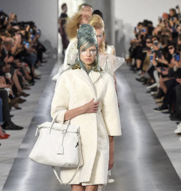 &#x397; &#x3B5;&#x3C0;&#x3B9;&#x3C3;&#x3C4;&#x3C1;&#x3BF;&#x3C6;&#x3AE; &#x3C4;&#x3BF;&#x3C5; Martin Margiela