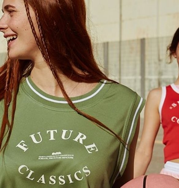 &#x391;&#x3C5;&#x3C4;&#x3AE; &#x3B7; &#x3C3;&#x3C5;&#x3BB;&#x3BB;&#x3BF;&#x3B3;&#x3AE; &quot;&#x3C0;&#x3B1;&#x3BD;&#x3C4;&#x3C1;&#x3B5;&#x3CD;&#x3B5;&#x3B9;&quot; &#x3C4;&#x3BF; New College Preppy &#x3BC;&#x3B5; &#x3C4;&#x3B7; &#x2018;90s athleisure &#x3B1;&#x3B9;&#x3C3;&#x3B8;&#x3B7;&#x3C4;&#x3B9;&#x3BA;&#x3AE; &#x3C3;&#x3B5; looks &#x3C0;&#x3BF;&#x3C5; &#x3B1;&#x3C0;&#x3BF;&#x3C0;&#x3BD;&#x3AD;&#x3BF;&#x3C5;&#x3BD; &#x3B1;&#x3C5;&#x3B8;&#x3B5;&#x3BD;&#x3C4;&#x3B9;&#x3BA;&#x3CC;&#x3C4;&#x3B7;&#x3C4;&#x3B1; &#x3BA;&#x3B1;&#x3B9; &#x3B5;&#x3BB;&#x3B5;&#x3C5;&#x3B8;&#x3B5;&#x3C1;&#x3AF;&#x3B1;