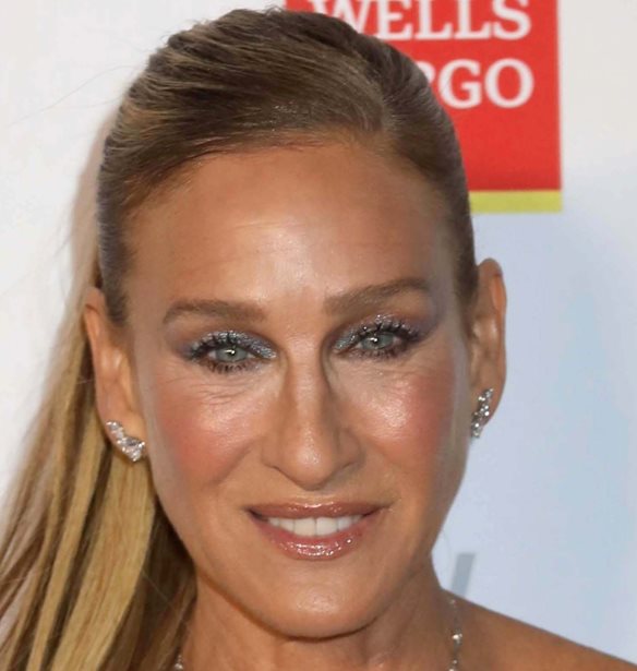 Sarah Jessica Parker | &#x397; &#x3B5;&#x3BC;&#x3C6;&#x3AC;&#x3BD;&#x3B9;&#x3C3;&#x3B7; &#x3C3;&#x3B5; gala &#x3C3;&#x3C4;&#x3B7; &#x39D;&#x3AD;&#x3B1; &#x3A5;&#x3CC;&#x3C1;&#x3BA;&#x3B7; &#x3C0;&#x3BF;&#x3C5; &#x3BC;&#x3B1;&#x3C2; &#x3B8;&#x3CD;&#x3BC;&#x3B9;&#x3C3;&#x3B5; &#x3C4;&#x3B7;&#x3BD; Carrie Bradshaw