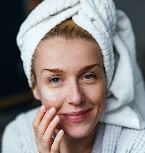 Η κρέμα που καταπολεμά τις κηλίδες ενώ εσύ κοιμάσαι