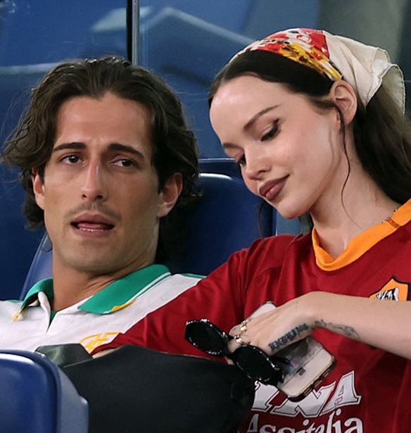 Damiano David | &#x388;&#x3BA;&#x3B1;&#x3BD;&#x3B5; &#x3C0;&#x3C1;&#x3CC;&#x3C4;&#x3B1;&#x3C3;&#x3B7; &#x3B3;&#x3AC;&#x3BC;&#x3BF;&#x3C5; &#x3C3;&#x3C4;&#x3B7;&#x3BD; Dove Cameron