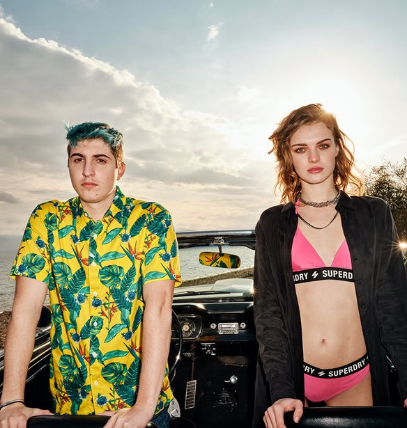 Superdry SS22 | &#x39F; Good Job Nicky &#x3B5;&#x3AF;&#x3BD;&#x3B1;&#x3B9; &#x3C4;&#x3BF; &#x3BA;&#x3B5;&#x3BD;&#x3C4;&#x3C1;&#x3B9;&#x3BA;&#x3CC; &#x3C0;&#x3C1;&#x3CC;&#x3C3;&#x3C9;&#x3C0;&#x3BF; &#x3C4;&#x3B7;&#x3C2; &#x3BA;&#x3B1;&#x3BC;&#x3C0;&#x3AC;&#x3BD;&#x3B9;&#x3B1;&#x3C2;