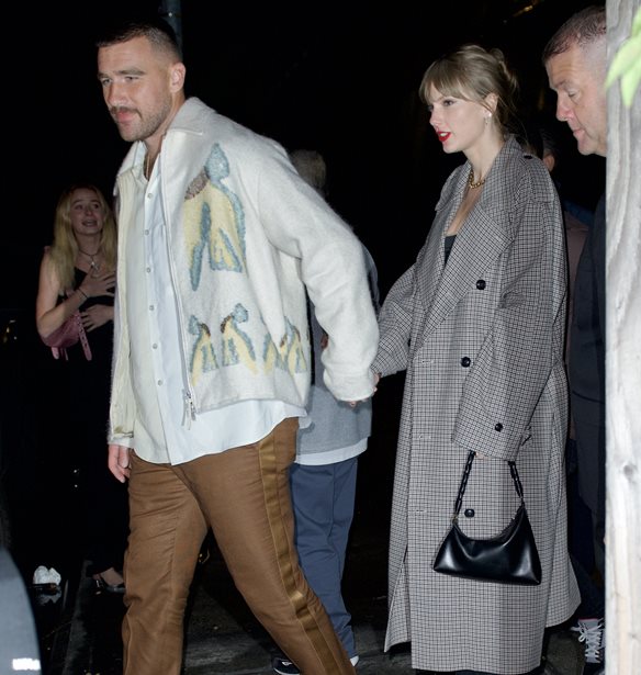 Taylor Swift &amp; Travis Kelce | &#x393;&#x3B9;&#x3CC;&#x3C1;&#x3C4;&#x3B1;&#x3C3;&#x3B1;&#x3BD; &#x3C4;&#x3B7; &#x3BD;&#x3AF;&#x3BA;&#x3B7; &#x3C4;&#x3C9;&#x3BD; Chiefs &#x3BC;&#x3B5; &#x3AD;&#x3BD;&#x3B1; &#x3C6;&#x3B9;&#x3BB;&#x3AF;