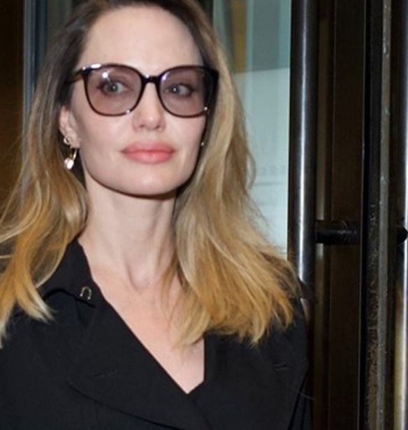 &#x391;ngelina Jolie: &quot;&#x397; &#x393;&#x3AC;&#x3B6;&#x3B1; &#x3B5;&#x3AF;&#x3BD;&#x3B1;&#x3B9; &#x3AD;&#x3BD;&#x3B1;&#x3C2; &#x3BC;&#x3B1;&#x3B6;&#x3B9;&#x3BA;&#x3CC;&#x3C2; &#x3C4;&#x3AC;&#x3C6;&#x3BF;&#x3C2;&quot;
