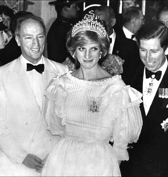 O &#x3C0;&#x3C1;&#x3AF;&#x3B3;&#x3BA;&#x3B9;&#x3C0;&#x3B1;&#x3C2; &#x39A;&#x3AC;&#x3C1;&#x3BF;&#x3BB;&#x3BF;&#x3C2; &#x3AD;&#x3BA;&#x3BB;&#x3B1;&#x3C8;&#x3B5; &#x3C4;&#x3B7;&#x3BD; &#x3C0;&#x3B1;&#x3C1;&#x3B1;&#x3BC;&#x3BF;&#x3BD;&#x3AE; &#x3C4;&#x3BF;&#x3C5; &#x3B3;&#x3AC;&#x3BC;&#x3BF;&#x3C5; &#x3C4;&#x3BF;&#x3C5; &#x3BC;&#x3B5; &#x3C4;&#x3B7;&#x3BD; Diana