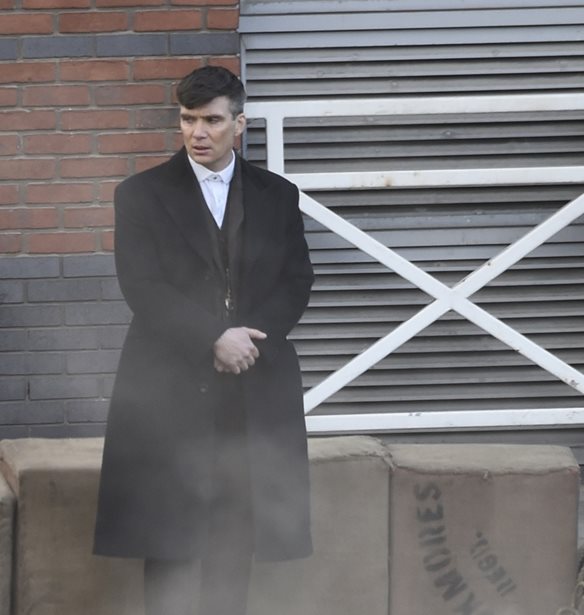 Peaky Blinders | O Cillian Murphy &#x3B5;&#x3C0;&#x3B9;&#x3C3;&#x3C4;&#x3C1;&#x3AD;&#x3C6;&#x3B5;&#x3B9; &#x3C3;&#x3C4;&#x3BF;&#x3BD; &#x3B5;&#x3BC;&#x3B2;&#x3BB;&#x3B7;&#x3BC;&#x3B1;&#x3C4;&#x3B9;&#x3BA;&#x3CC; &#x3C4;&#x3BF;&#x3C5; &#x3C1;&#x3CC;&#x3BB;&#x3BF;