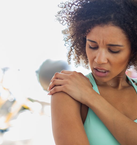 Τι προκαλεί πόνο στον ώμο και πώς θα τον αντιμετωπίσεις σωστά