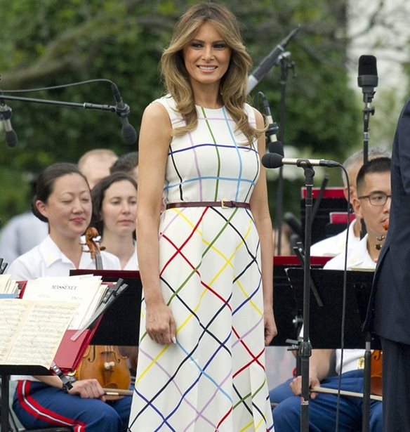 Melania Trump: &#x39A;&#x3B9; &#x3CC;&#x3BC;&#x3C9;&#x3C2; &#x3B5;&#x3AF;&#x3BD;&#x3B1;&#x3B9; &#x3C0;&#x3B9;&#x3BF; &#x3B4;&#x3B7;&#x3BC;&#x3BF;&#x3C6;&#x3B9;&#x3BB;&#x3AE;&#x3C2; &#x3B1;&#x3C0;&#x3CC; &#x3C4;&#x3BF;&#x3BD; &#x3C3;&#x3CD;&#x3B6;&#x3C5;&#x3B3;&#x3CC; &#x3C4;&#x3B7;&#x3C2;!