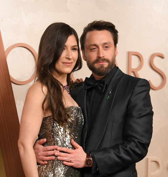 Kieran Culkin | &#x397; &#x3C3;&#x3CD;&#x3B6;&#x3C5;&#x3B3;&#x3CC;&#x3C2; &#x3C4;&#x3BF;&#x3C5; &#x3B5;&#x3AF;&#x3BD;&#x3B1;&#x3B9; &#x3AD;&#x3B3;&#x3BA;&#x3C5;&#x3BF;&#x3C2;, &#x3BB;&#x3AF;&#x3B3;&#x3BF; &#x3BC;&#x3B5;&#x3C4;&#x3AC; &#x3C4;&#x3B7;&#x3BD; &#x3B1;&#x3C4;&#x3AC;&#x3BA;&#x3B1; &#x3C4;&#x3BF;&#x3C5; &#x3B3;&#x3B9;&#x3B1; &#x3C4;&#x3B1; &#x3C0;&#x3B1;&#x3B9;&#x3B4;&#x3B9;&#x3AC; &#x3C3;&#x3C4;&#x3B1; &#x38C;&#x3C3;&#x3BA;&#x3B1;&#x3C1;