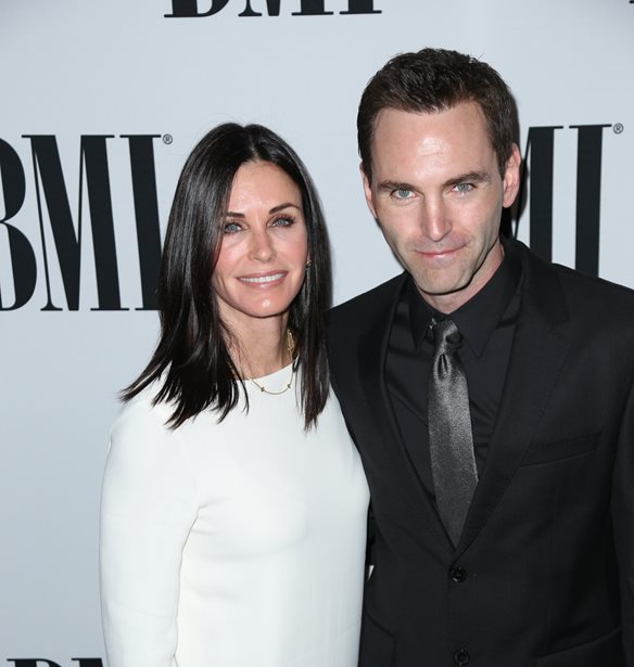 Courteney Cox | &#x393;&#x3B9;&#x3CC;&#x3C1;&#x3C4;&#x3B1;&#x3C3;&#x3B5; &#x3C4;&#x3B1; 45&#x3B1; &#x3B3;&#x3B5;&#x3BD;&#x3AD;&#x3B8;&#x3BB;&#x3B9;&#x3B1; &#x3C4;&#x3BF;&#x3C5; &#x3C3;&#x3C5;&#x3BD;&#x3C4;&#x3C1;&#x3CC;&#x3C6;&#x3BF;&#x3C5; &#x3C4;&#x3B7;&#x3C2; &#x3C3;&#x3C4;&#x3BF; &#x3C3;&#x3C0;&#x3AF;&#x3C4;&#x3B9; &#x3C4;&#x3B7;&#x3C2; &#x39C;&#x3CC;&#x3BD;&#x3B9;&#x3BA;&#x3B1; &#x3B1;&#x3C0;&#x3CC; &#x3C4;&#x3B1; &#x3A6;&#x3B9;&#x3BB;&#x3B1;&#x3C1;&#x3AC;&#x3BA;&#x3B9;&#x3B1;