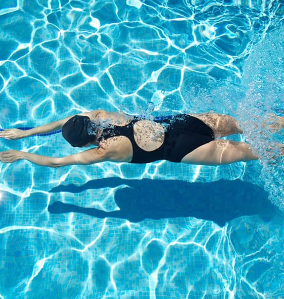 Γρήγορο κολύμπι: 3 κανόνες από την προπονήτρια για να κολυμπάς σαν επαγγελματίας