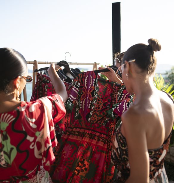 TROPICHAOS: The Wild Ritual | &#x397; Peace &amp; Chaos &#x3C4;&#x3B1;&#x3BE;&#x3AF;&#x3B4;&#x3B5;&#x3C8;&#x3B5; &#x3C3;&#x3C4;&#x3BF; W Costa Navarino &#x3B3;&#x3B9;&#x3B1; &#x3AD;&#x3BD;&#x3B1; fashion event