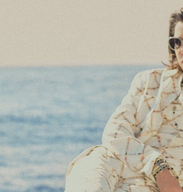 H Charlotte Casiraghi &#x3C0;&#x3C1;&#x3C9;&#x3C4;&#x3B1;&#x3B3;&#x3C9;&#x3BD;&#x3B9;&#x3C3;&#x3C4;&#x3B5;&#x3AF; &#x3C3;&#x3C4;&#x3B7;&#x3BD; Fall- Winter 2022/23 pre - collection &#x3C4;&#x3BF;&#x3C5; &#x3BF;&#x3AF;&#x3BA;&#x3BF;&#x3C5; Chanel
