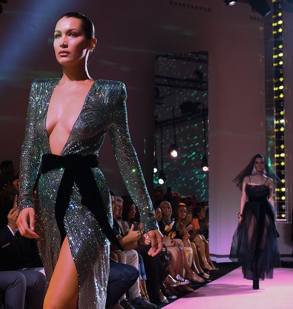 Bella Hadid: &#x397; &#x3B1;&#x3BC;&#x3AE;&#x3C7;&#x3B1;&#x3BD;&#x3B7; &#x3C3;&#x3C4;&#x3B9;&#x3B3;&#x3BC;&#x3AE; &#x3C3;&#x3C4;&#x3B7;&#x3BD; &#x3C0;&#x3B1;&#x3C3;&#x3B1;&#x3C1;&#x3AD;&#x3BB;&#x3B1; &#x3C4;&#x3BF;&#x3C5; Alexander Vauthier